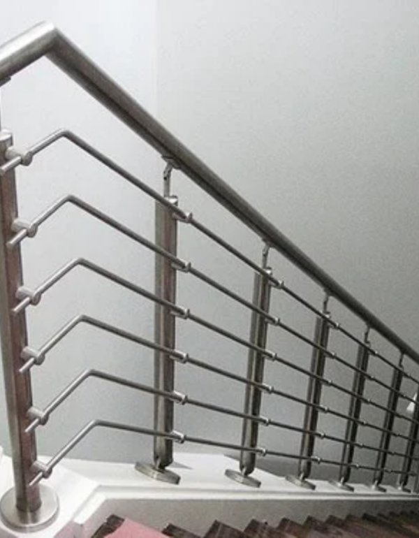 Horizontal runners railings. Horizontal railing exterior. Horizontal runners railings for stairs