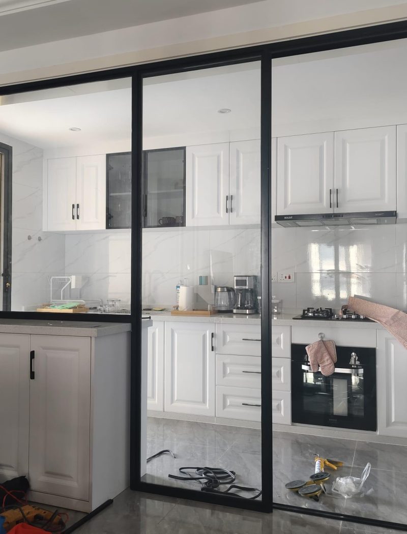 Kitchen partitioning with aluminium