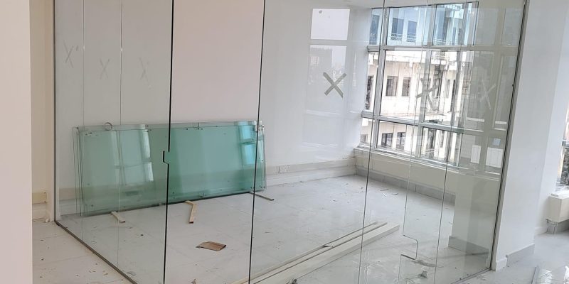 Clean glass partitioning