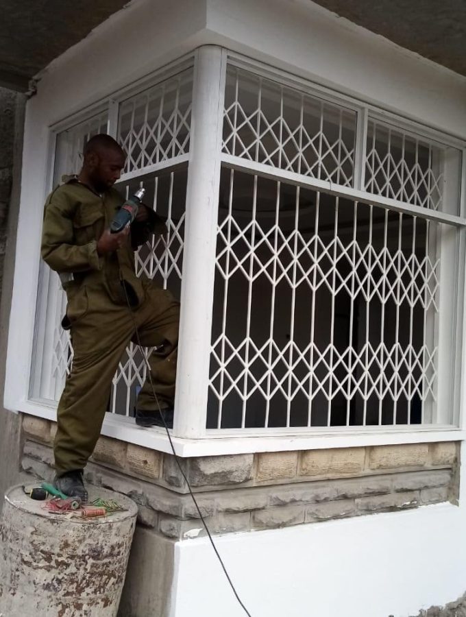 strong exterior aluminium fabricated window