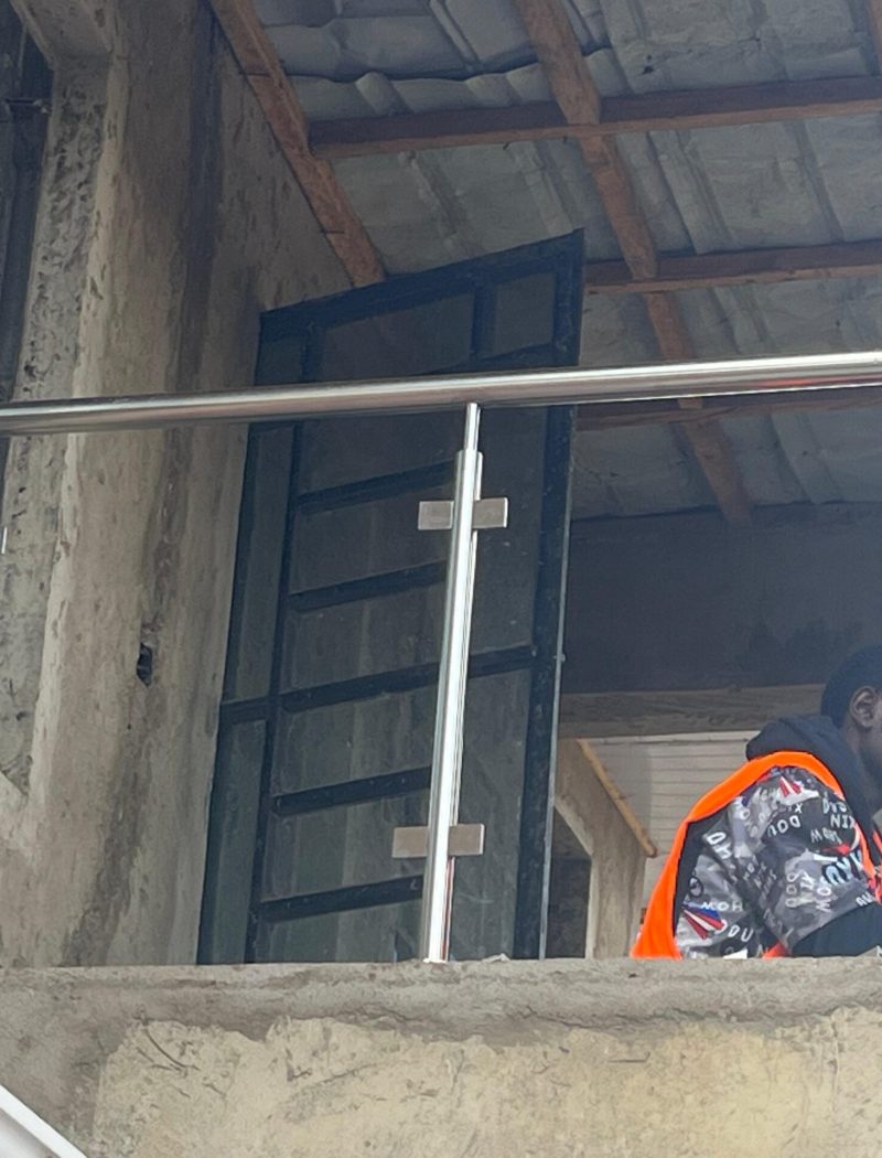 not rusting stainless steel handrails on balcony